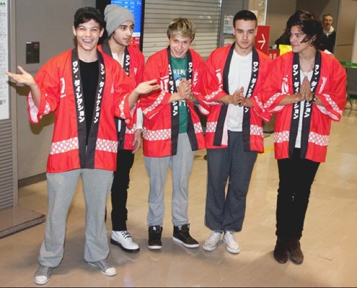 Hello. #directioner 0/5 :( Going to their concert 6-19-13 cant wait!!! I follow back :)