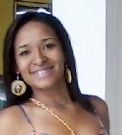 Natural, espontânea, inteligente, carioca... sou eu de passagem aqui no Twitter.

;D