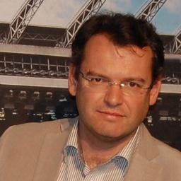 Economista especializado en Admin. Publica Local, ex-político por vocación y socialista por convicción. Actualmente sólo busco lo mejor para mí y los míos.