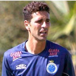 Melhor volante do Cruzeiro!Respeita que tenho um campeonato série C no curriculo.E não sou fake!!Acha mesmo que eu escolheria eu pra ser fake?!?Lindo e Rico!!