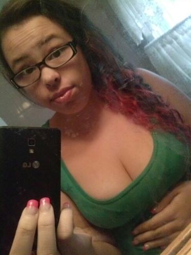 Hi, I'm sarah follow me or GTFO (: