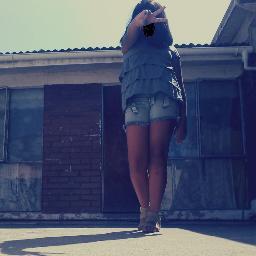 holiholi #BELIEBER #ARIANATOR #SMILER #RUSHER #HUNTER #SWIFTIE♥. FOLLOW BACK:)