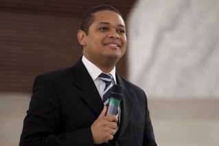 Pastor da Igreja Adventista na zona sul de São Paulo, casado, 2 filhos! Vida maravilhosa!!!