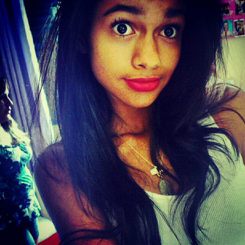 I will follow believing that tomorrow will be better.      (@bianca_guedes and @bianca_guedes2)