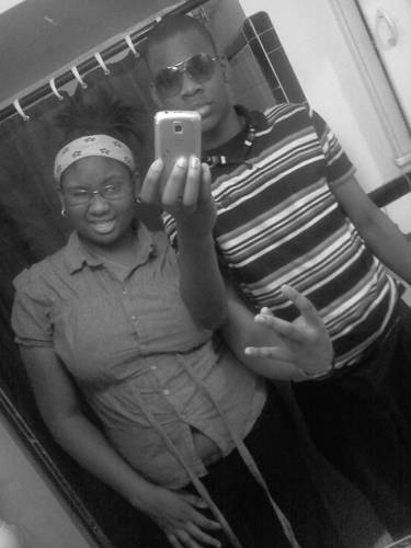Im 14, A Freshmen At Mumford High School And Im Funny Love To Make Ppl Laugh Btw Follow my Cousin At @Less_mehh She Cute && Single :)