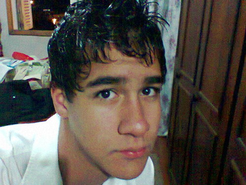 LOuco...extrovertido...ENGANADOR ???..sei nao porem felizz