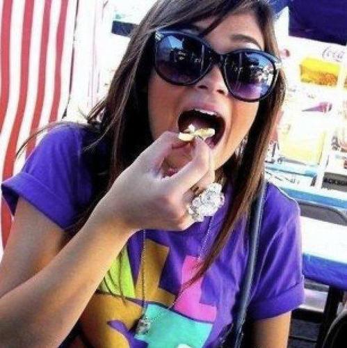 Macy here,I run the Jonas Fan Site,wanna rp. send a starter