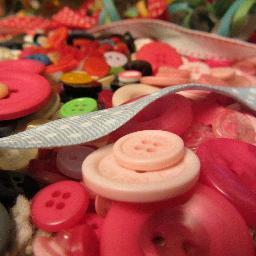 Lola Loves...creating hand crafted gifts! From wedding keepsakes to new baby gifts to hats to home decorations!