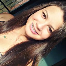 ' Tô feliz , tô despreocupada , com a vida eu to de bem :) !