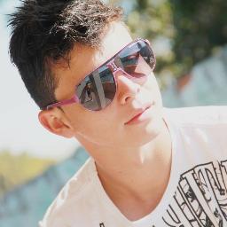 É, e eu posso dizer que eu sou feliz, que eu sou muito feliz. pois tenho meus amigos sempre ao meu lado, e Deus acima de tudo ! prazer, Paaulinho machado.....'
