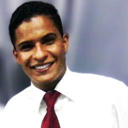 Estudante Direito, Curtidor da Vida,preto,sorridente,corintiano,feliz... 
Fazer os outros sorrirem é o que mais faço! 
http://t.co/aSKBHgqf6l