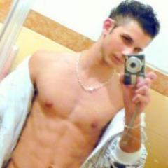 Faço vídeos para o youtube, o link é esse: http://t.co/NhRECjL3 faço 3 series por semana, confiram!