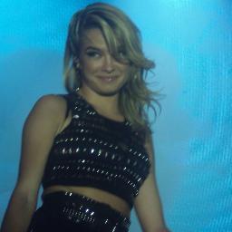 Quem determina o tamanho do seu sonho não são os outros,é você.. Te amo e ainda vou te abraçar @lua_blanco ~17/12, 03/08 e 15/12 melhores dias para sempre *-*~