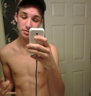 Im a white boiiii. Im a directioner, erm im awkward..... Im 14 :) and i love you :) boooyakashaq
