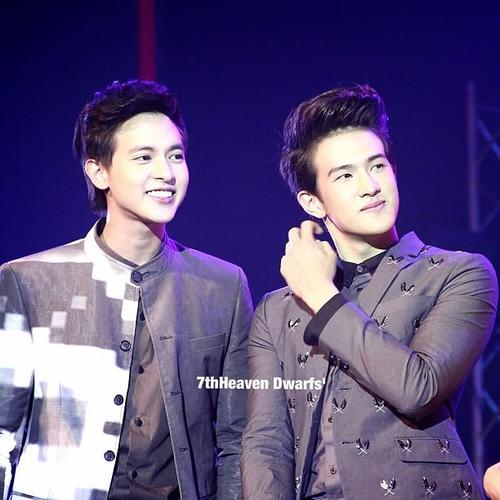 JamesJamesClub's profile picture. James&Jamesma Club ยินดีต้อนรับ คอยอัพเดทงานของสองหนุ่ม เจมส์ จิรายุ และ เจมส์ มาร์ ทวิตเตอร์เจมส์ จิรายุ @jirayu_jj