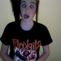 i'm rhi and i have no friends :)