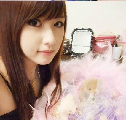 안녕하세요. 88년생 대학생인 배정희라고 합니다.^^
맞팔 100% 많이많이 해주세요.