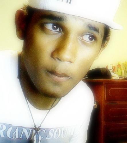 Follow me and i'll follow back ♥
Je peux parler l'anglais 
I can talk French :D