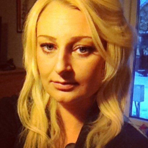 Glorre85's profile picture. Arbetar på Capio:st Göran samt med aktiehandel. Mamma till fyra som älskar min trädgård och livet på landet. 🌺