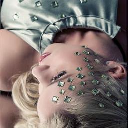 I am a hungarian fashion designer and stylist. Let's enjoy my fashion style.
