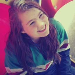 Hey, I love music, FOOD, friends, sleeping, reading and my bed! I'm learning guitar, it's my baby. I'M IN LOVE WITH ONE DIRECTION!! hehe, stay amazing! ;) xx