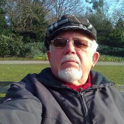 Penzioner koji mnogo zna.Voli da twituje sa pametnim mladim osobama.