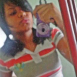 “A gente aguenta como da, sorri falso enquanto pode, e finge que está bem enquanto consegue.” (: