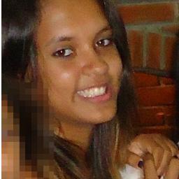 Eu que vivo com α cαbeçα nα luα, com músicα no ouvido e corαção nα bocα :)eu sou meninα e mulher, eu sei muito bem o que quero .
Eu sou ..(Thaynara)
