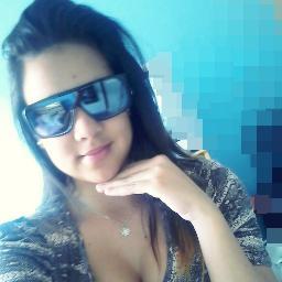 ; Sou anti-social, muito irônica, um pouco grossa e de vez enquando meiga, um posso de orgulho, protetora e ciumenta ao extremo; (...)