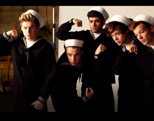 From the stairs to world's biggest boyband, 1D ☯ mahomie. directioner. belieber. {{0/5}} youu jeellaayy?
