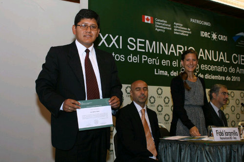 Doctor en economía agrícola, profesor asociado facultad de ingeniería económica de la universidad nacional del altiplano