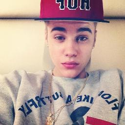 Esse TT é da nossa fã page : https://t.co/tKmJYLSw  
Assinem nossa fã page, e fique por dentro das noticias mais quentes sobre o @justinbieber :)