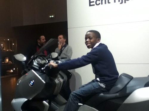 AlexandreSoos's profile picture. Mon Nom est Sky Drive7,je joue à Club Penguin vener sur serveur YETI Bonne Glissade ;-)