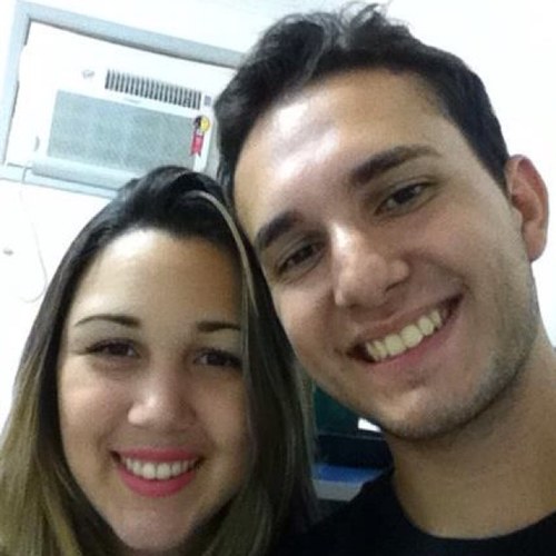 20 anos, Carioca, Técnico em Eletrônica, estudante de Engenharia Civil e apaixonado por minha namorada, Thamyris Alves