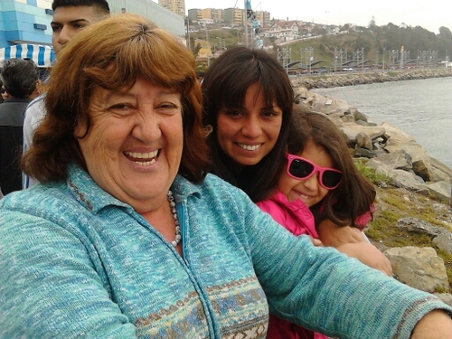Concejala, Profesora de pudahuel. 20 años al servicio de los vecinos de mi comuna experimentando en twitter...