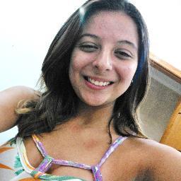 Quem me dera ao menos uma vez, acreditar que o mundo é perfeito e que todas as pessoas são felizes.