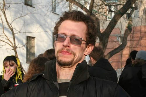 Truvvor's profile picture. Машина никак не заводилась, а он с детства мечтал себе ее завести.