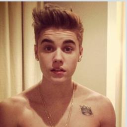 I♥JUSTIN BIEBER♡ 
He's My Life.
I♥TheJANOSKIANS♡
There amazing.
Follow me if your famous xx