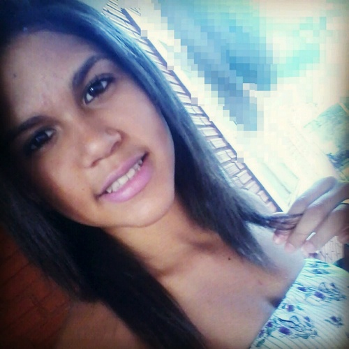 Acima de tudo filha de Deus ! Sou viciada em futebol, brigadeiro, twitter, balada, amigos e muitas outras coisas ! Livrai-me de todo mal, Amém! ♔