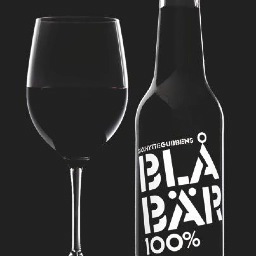 Saxhyttegubben's profile picture. Blåbär 100% is a drink of freshly squeezed blueberries from the Swedish forest. Nothing added. Nothing taken away. Approx 2300 fresh blueberries in each bottle.