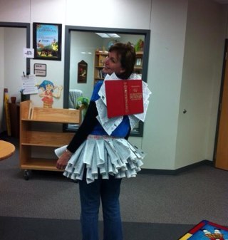 Wife, mother, librarian to 960 of the best kids ever! Read on, Rays!