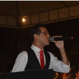 Sou um cara legal, vivo pra cantar e amo o que faço...
Orquestra Golden Hits!!!!!!!
Filho de Aderbal e Luciene, irmão da Aline e tio do Felipe Gabriel!