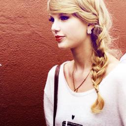 ooi sou a Taylor#Honesta  mãe das princesinhas @FoyHonesta e @TorriHonesta  Follow me ?