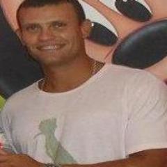 Apresento-lhe minhas armas: Sorriso no rosto #__#, pensamento forte, cabeça erguida e esperança em dias melhores ..