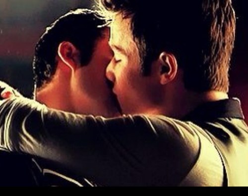 #Klainer , Chris colfer is my hero, he is amazing, I am a proud #Blainer , and apart of #Brittanaarmy and #Klainearmy , oops i forgot I LOVE @CHRISCOLFER