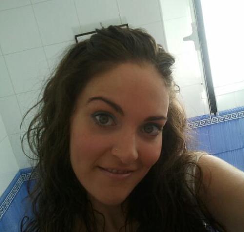 actriz,modelo y periodista...to eso queria ser pero soy una chica normal y feliz ;)