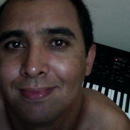Sou marido,pai, musico,e construtor ,me dedico em ser boa referência para minha família