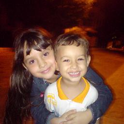 Sou melhor do que as pessoas pensam pior do que elas imaginam!!As criticas não mim abala ,os elogios não mim iludem .Sou o que sou e não o que penssam!!!