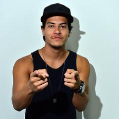Olha, é o seguinte, eu até pensei em fazer uma bio melhor, só que o Chay ta me chamando pra almoçar e Dps eu e o Arthur vamos pro hotel, bjs .