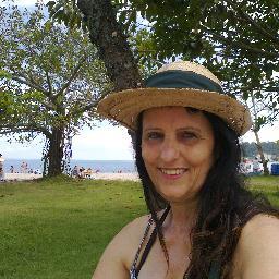 Professora formada em Letras ,comunicativa e luta pela verdade.........................